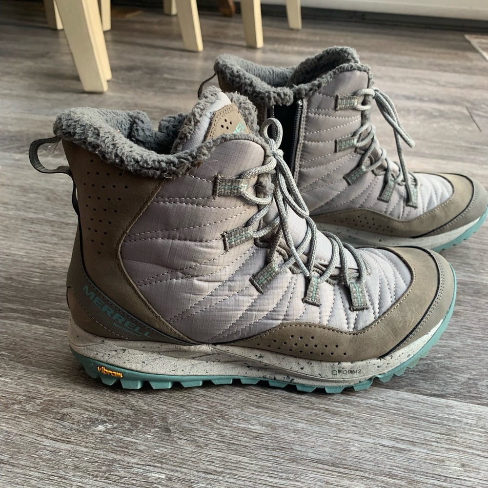 Merrell Gray Winter Rain Boots with Insulation and Quilted Design